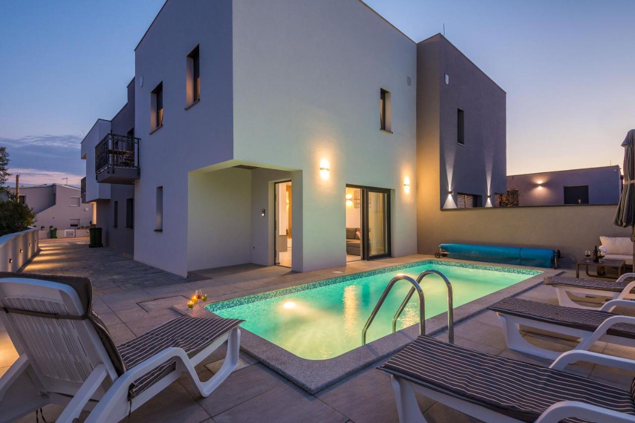 Apartment Spanic 1 Vir Exterior photo